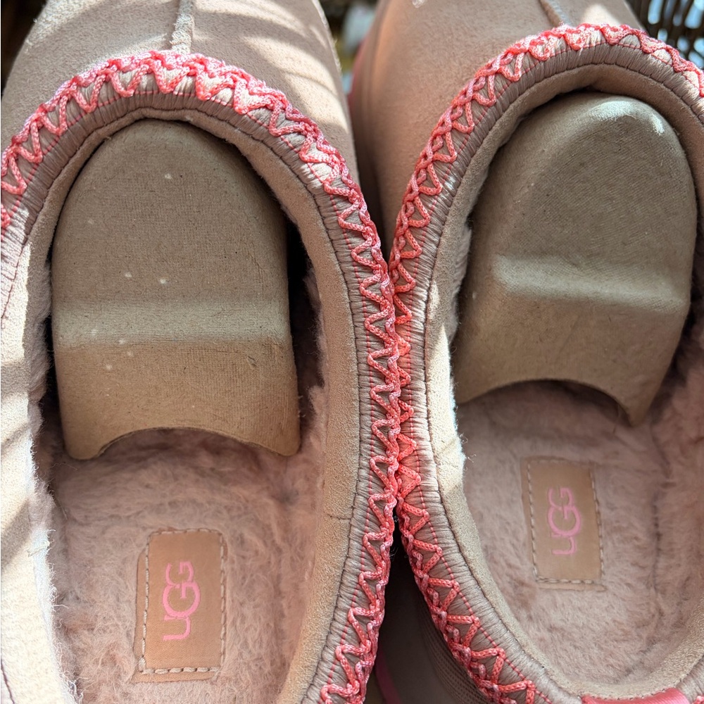 UGG Brown and Pink Tazz Love 25 Slip-Ons
Limited edition - Picture 6 of 14